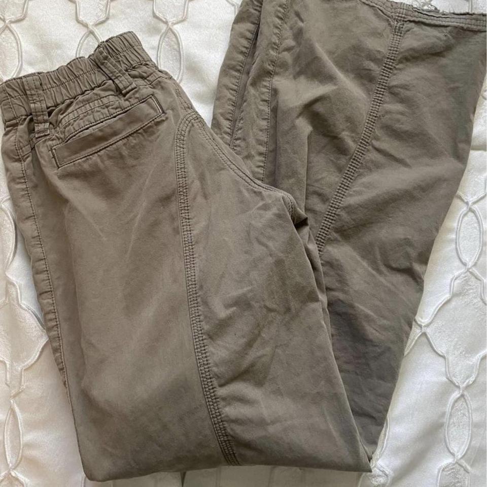 jcrew green cargo pants. size 2t whatever that means - Depop