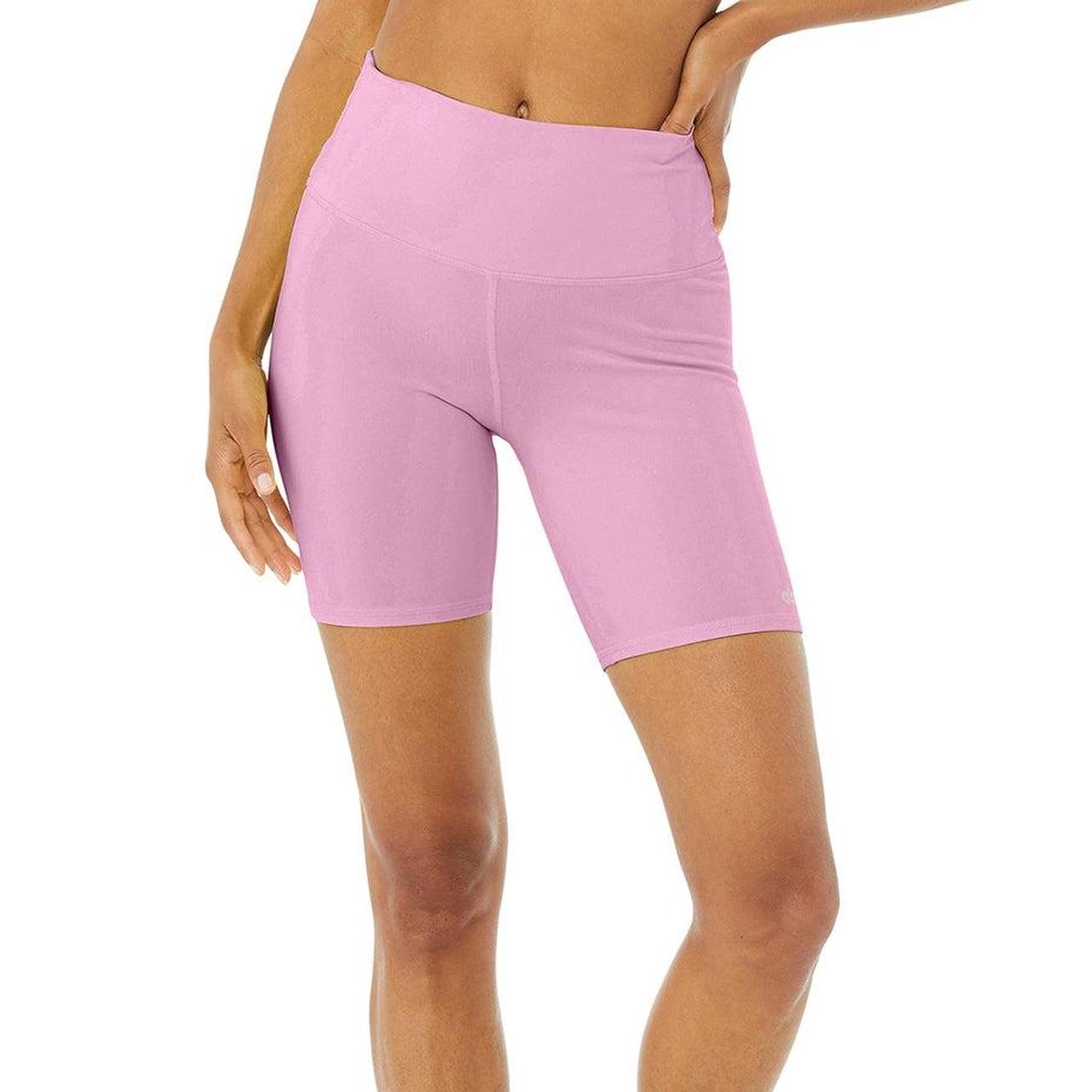 【新品未使用タグ付き‼️】alo yoga pink XSサイズ Alo Yoga Pink Lavender 7” Biker Short | Depop