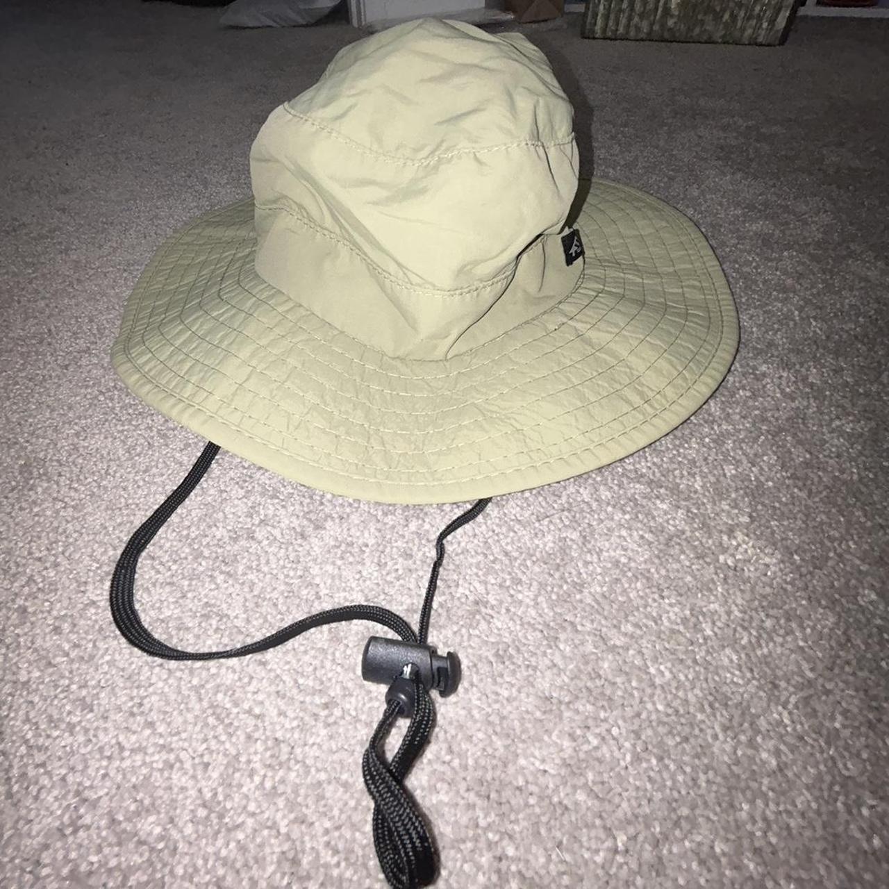 Green bucket hat - Depop