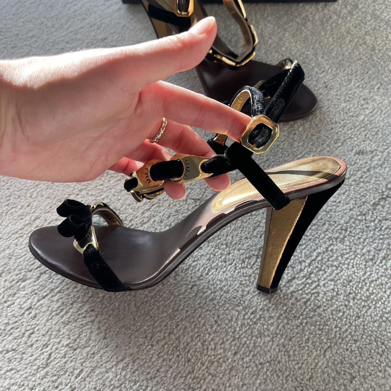 Marc by Marc Jacobs size 6 black and gold heels | Depop
