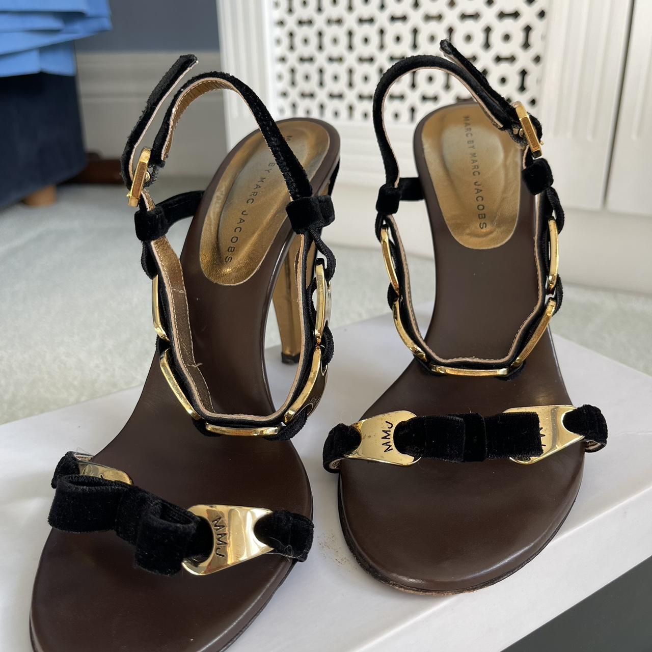 Marc by Marc Jacobs size 6 black and gold heels | Depop
