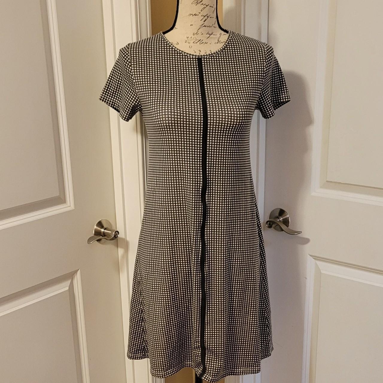 grey checkered dress. part spendex. very soft and... - Depop