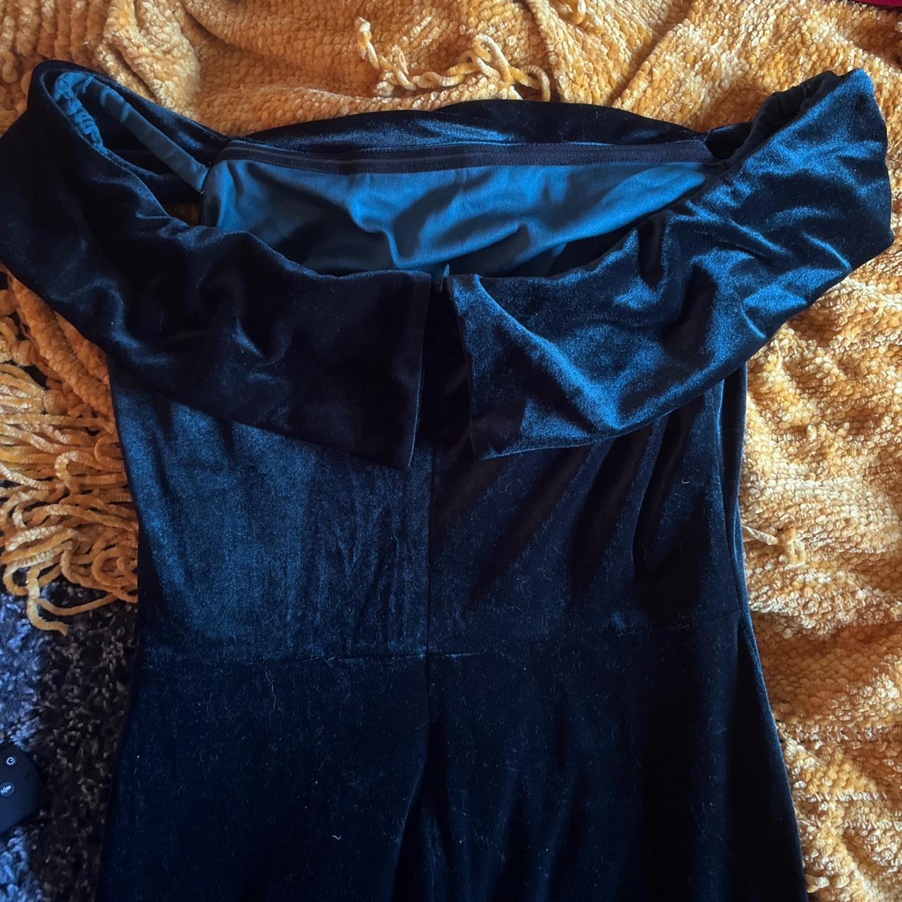 Deep green velvet maxi dress 💃🏼 Off the shoulder... Depop