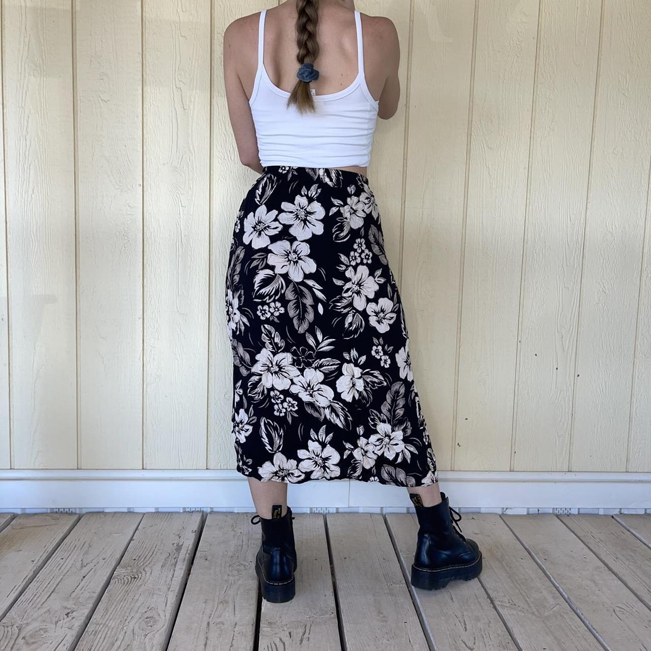 Sag Harbor Women's Black and White Skirt | Depop