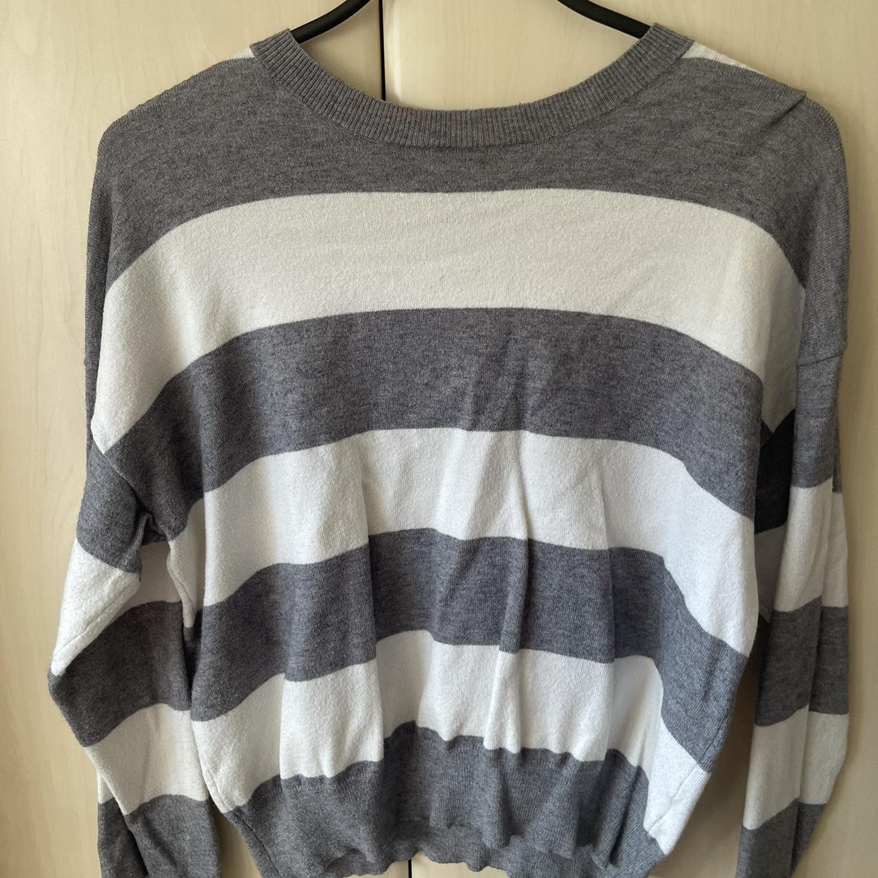 Forever 21 grey and white striped jumper So soft... - Depop