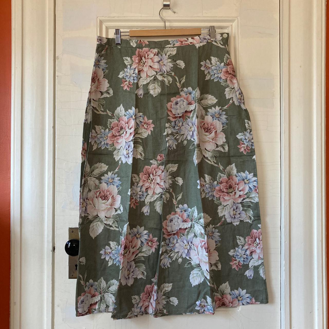 Evan Picone khaki green & pink and white floral... - Depop