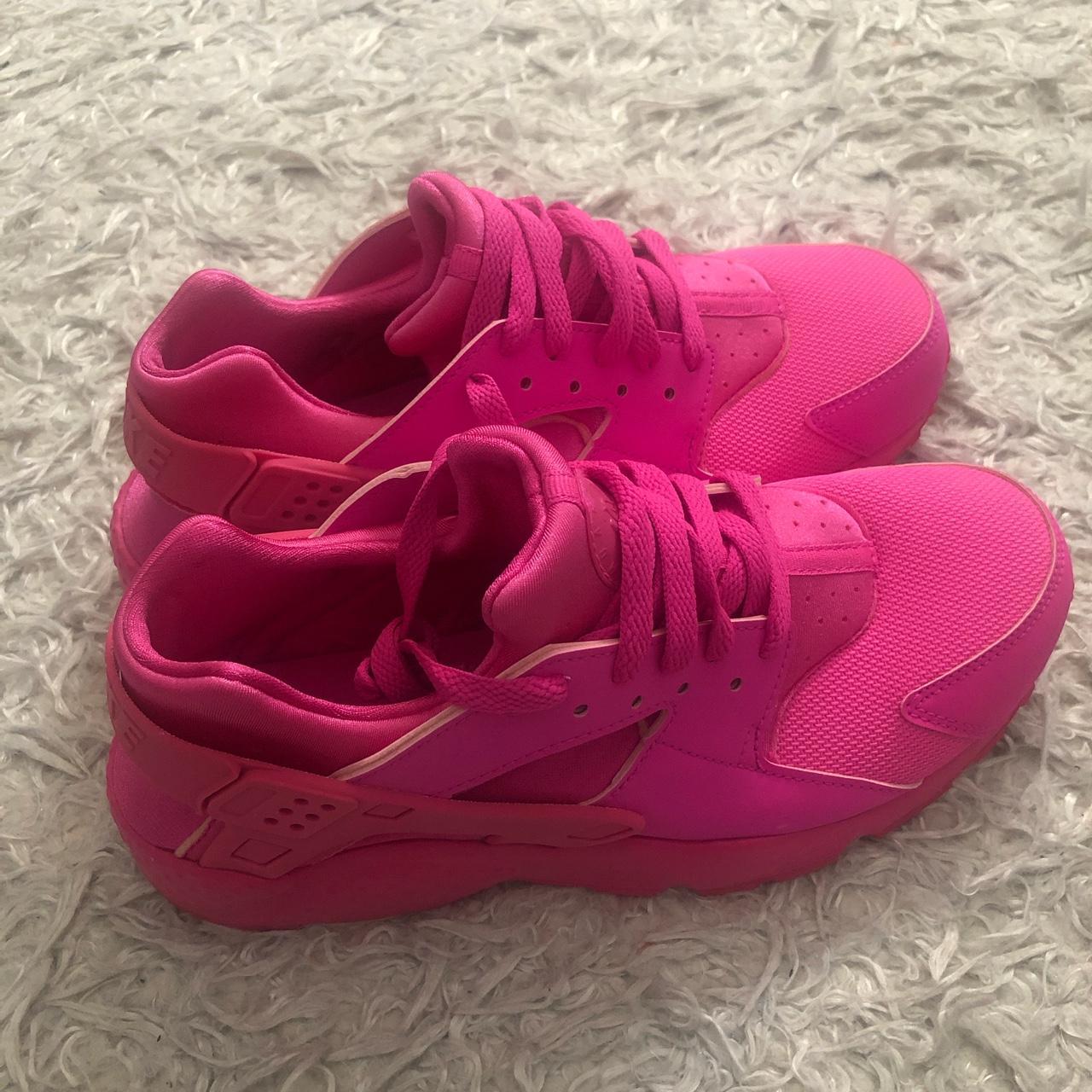 HOT PINK NIKE HUARACHES!! I’ve literally never worn... Depop