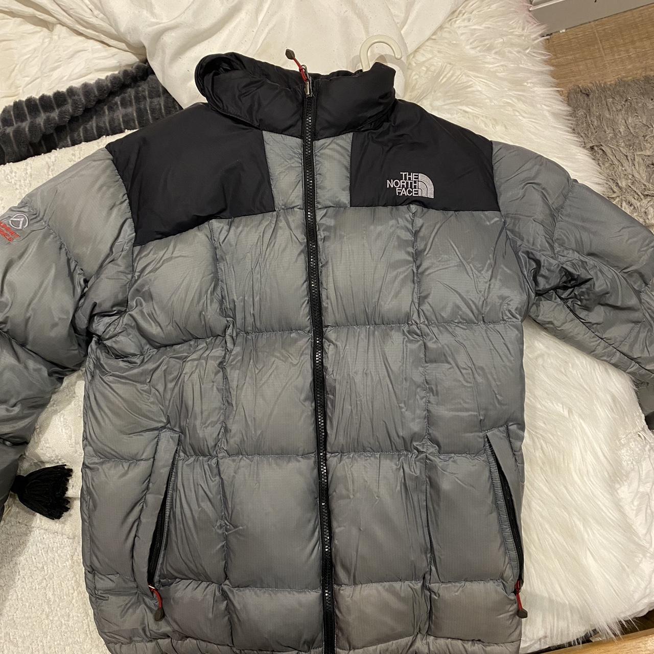 Grey unisex puffer north face coat Love it but... - Depop