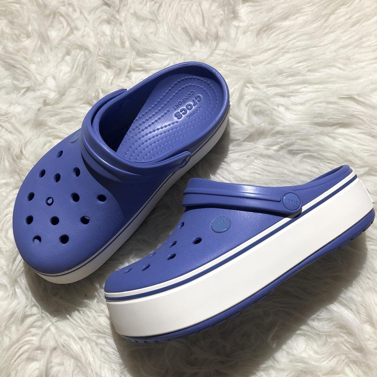 Navy blue platform crocs hot sale