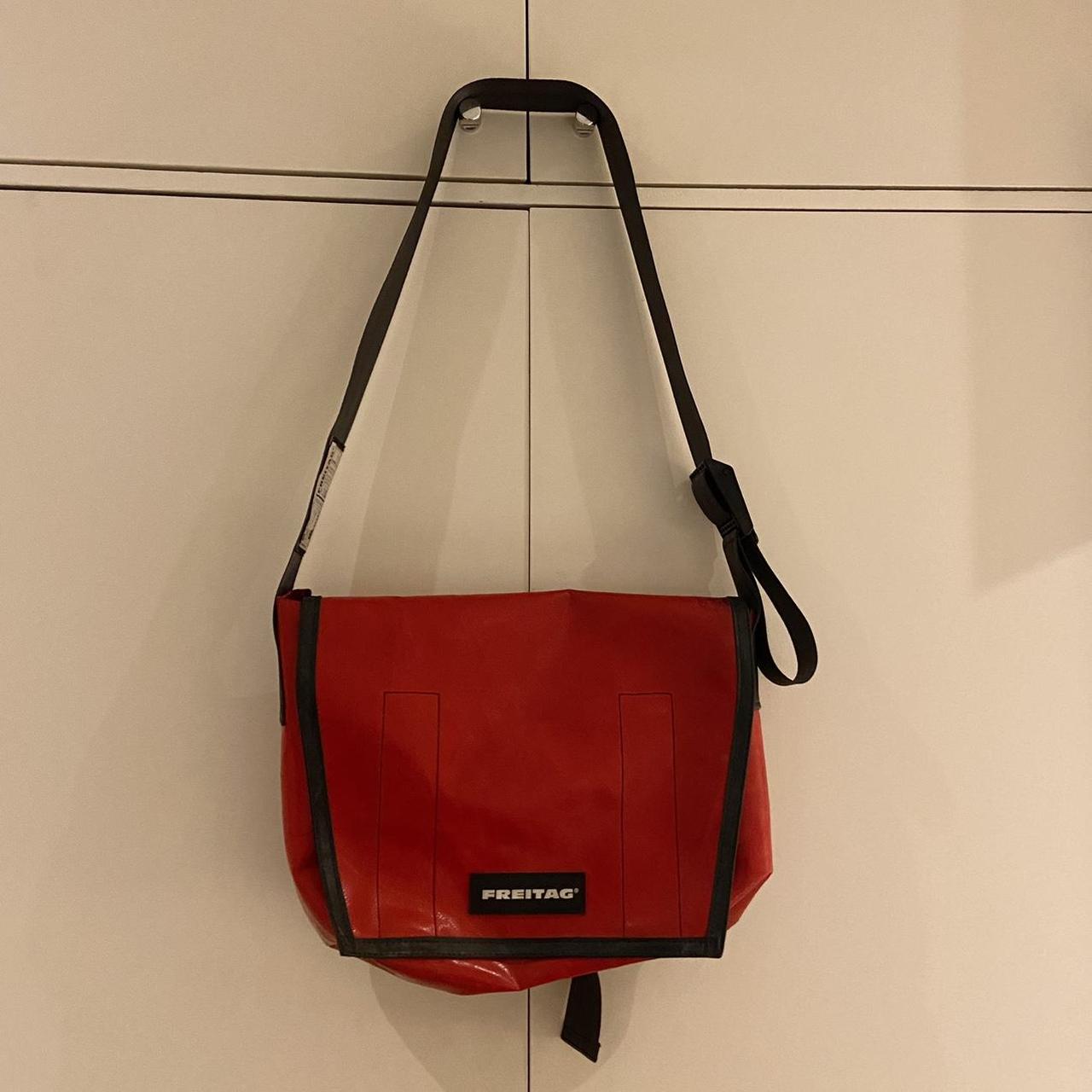 FREITAG メッセンジャーバッグ 赤/白 FREITAG メッセンジャーバッグ