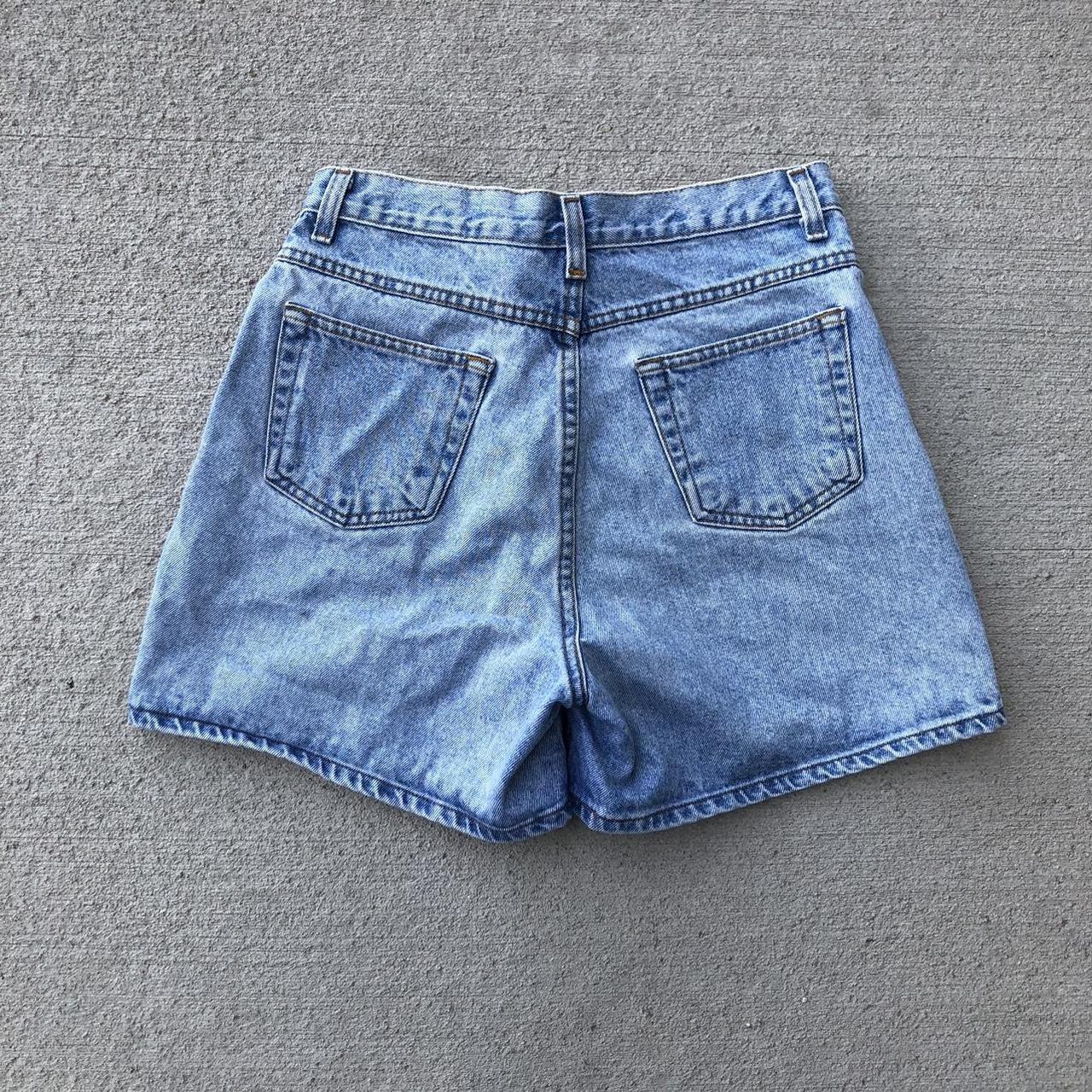 The perfect vintage 90s high waisted shorts! In good... - Depop