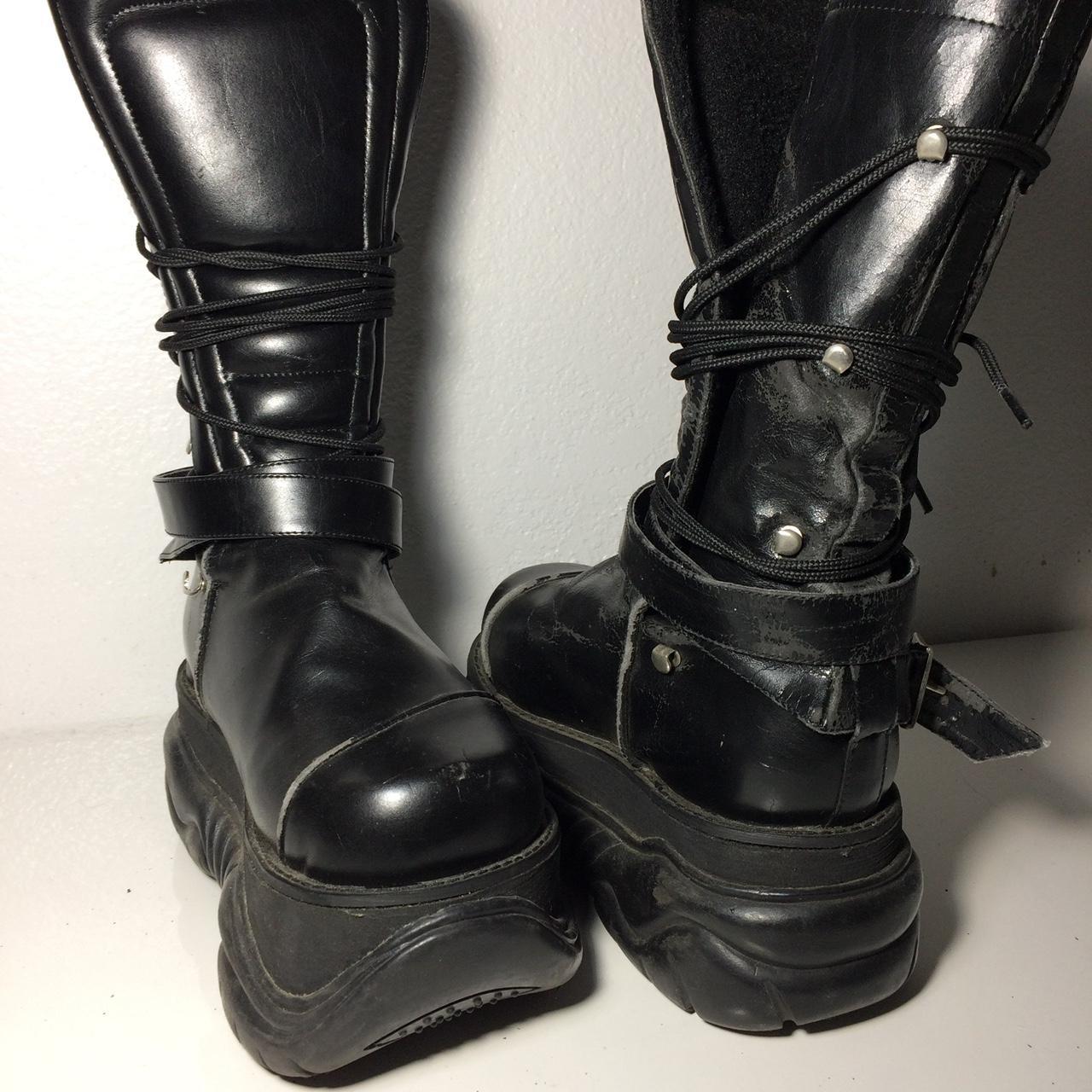 demonia neptune boots