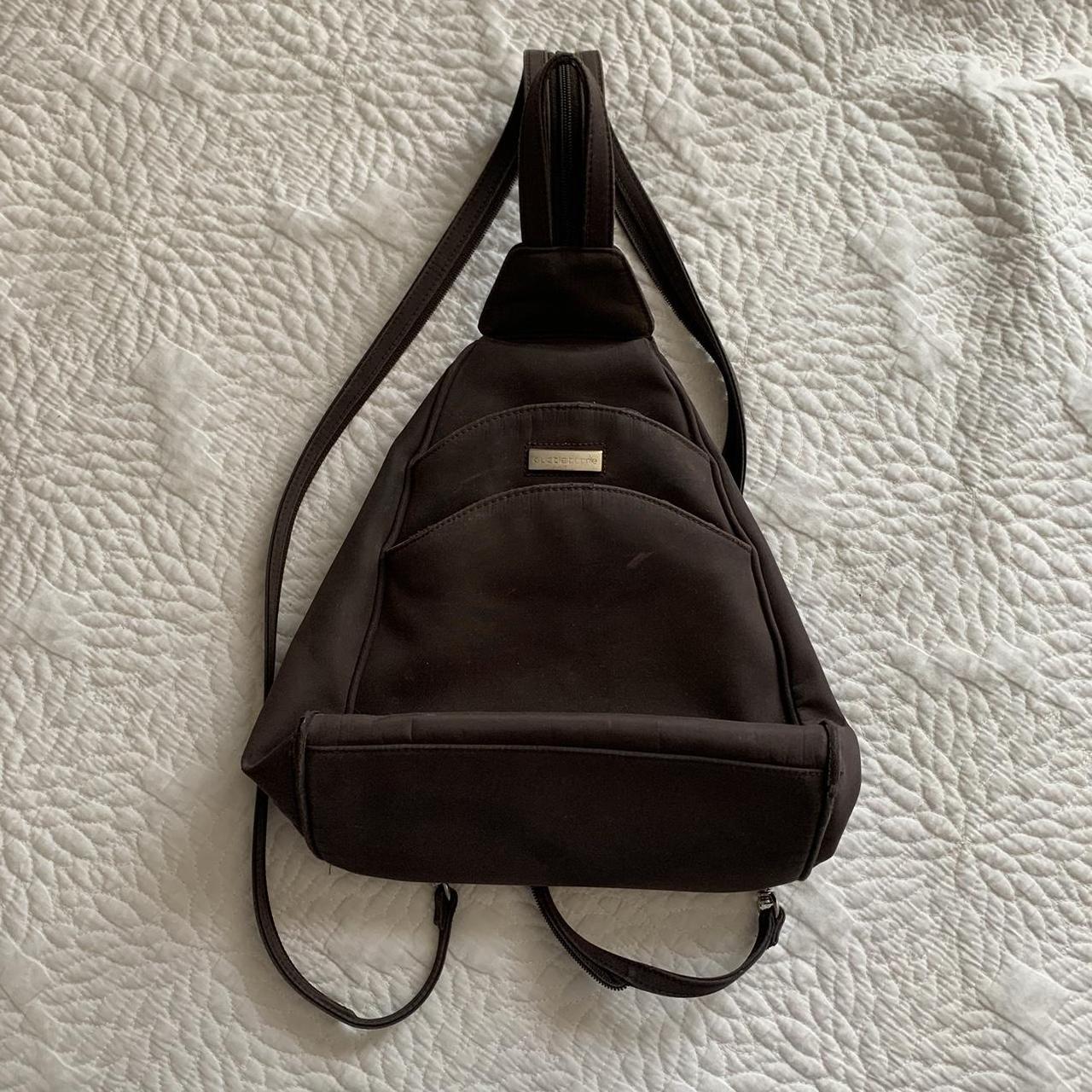 Liz Clairborne Triangle Zip Up Backpack. The cutest Depop