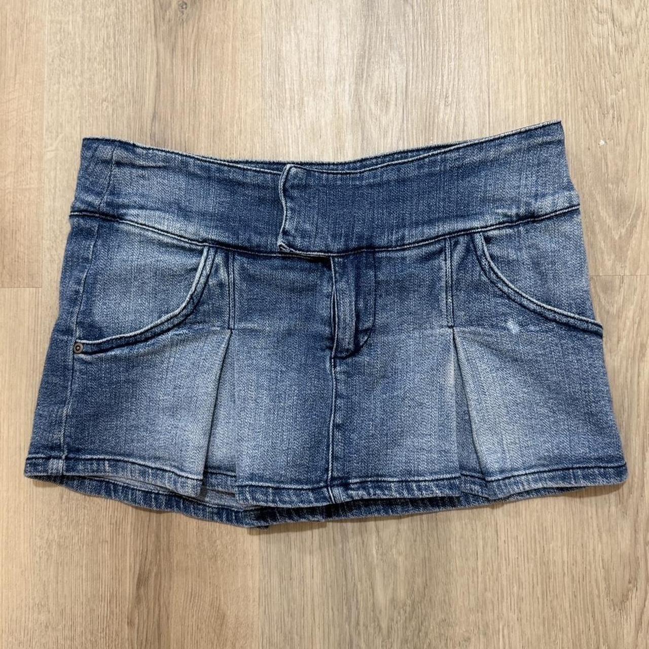 item listed by luckythelabel