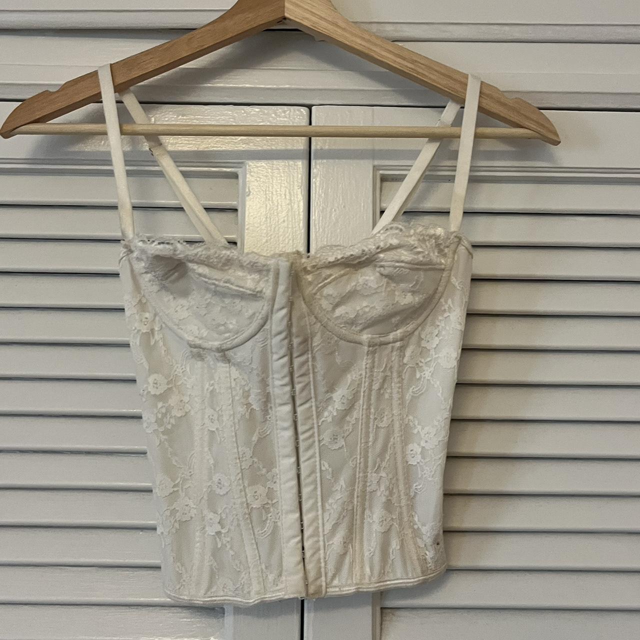 White lace bustier top •fits well for XS-M depending - Depop
