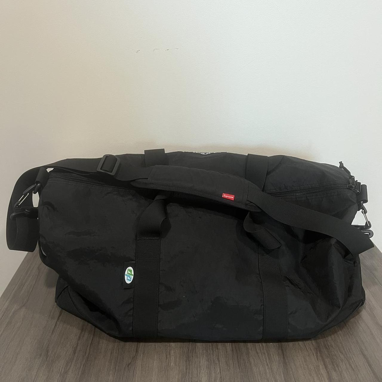 Supreme Duffle Bag FW18 No flaws, like brand... Depop