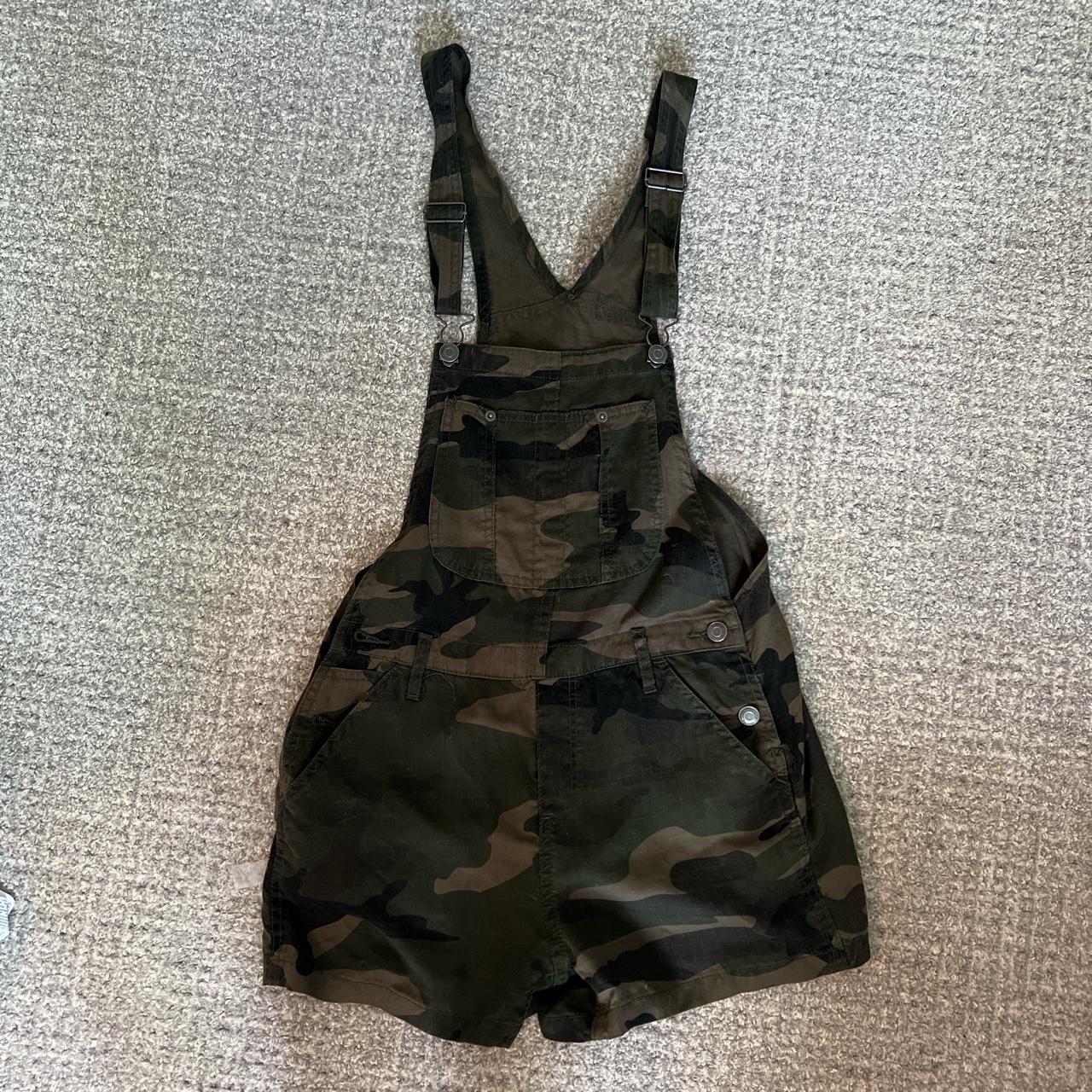 Aritzia TNA Camo Overall Shorts Size XS