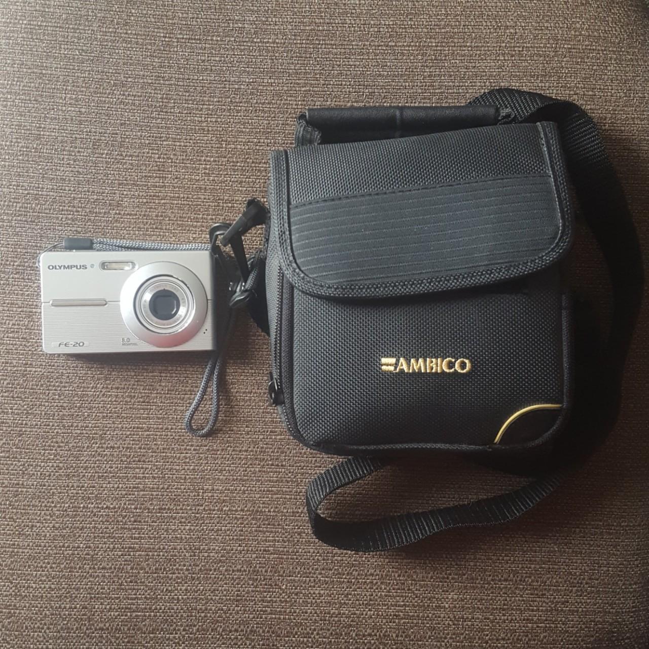 This here is an Olympus FE 20 digital camera.... Depop