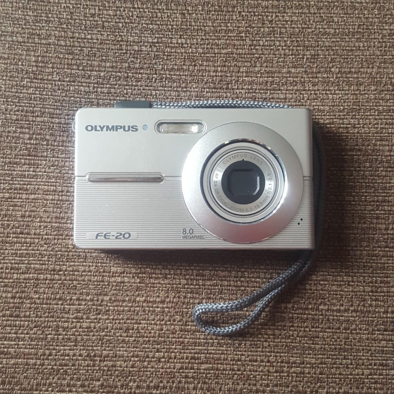 This here is an Olympus FE 20 digital camera.... Depop