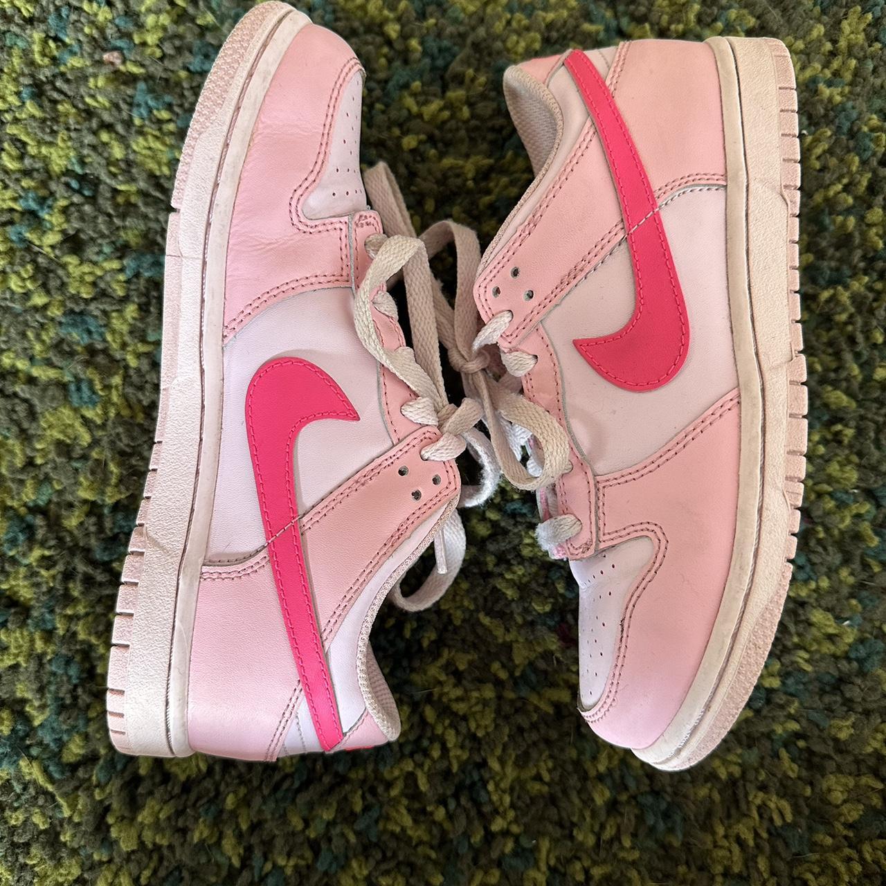 Childrens pink nike trainers best sale