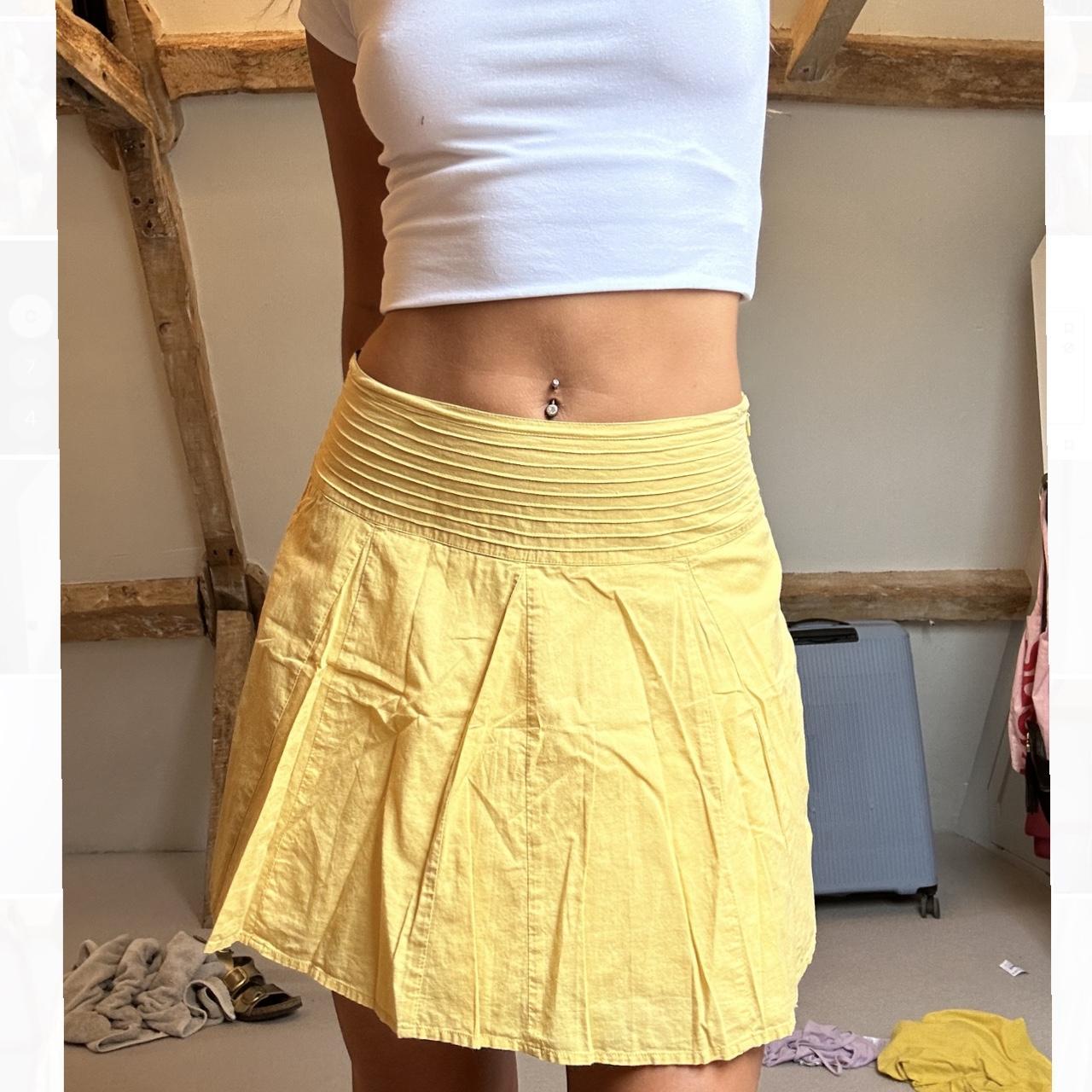 Really nice yellow summer zip up skirt. Really nice