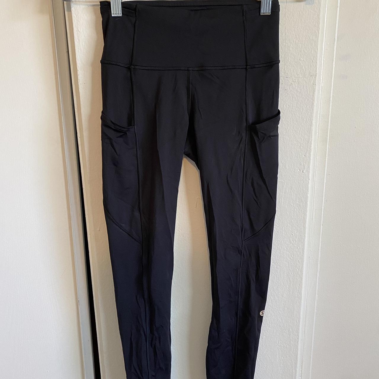3/4 length lululemon leggings , size 4, has great