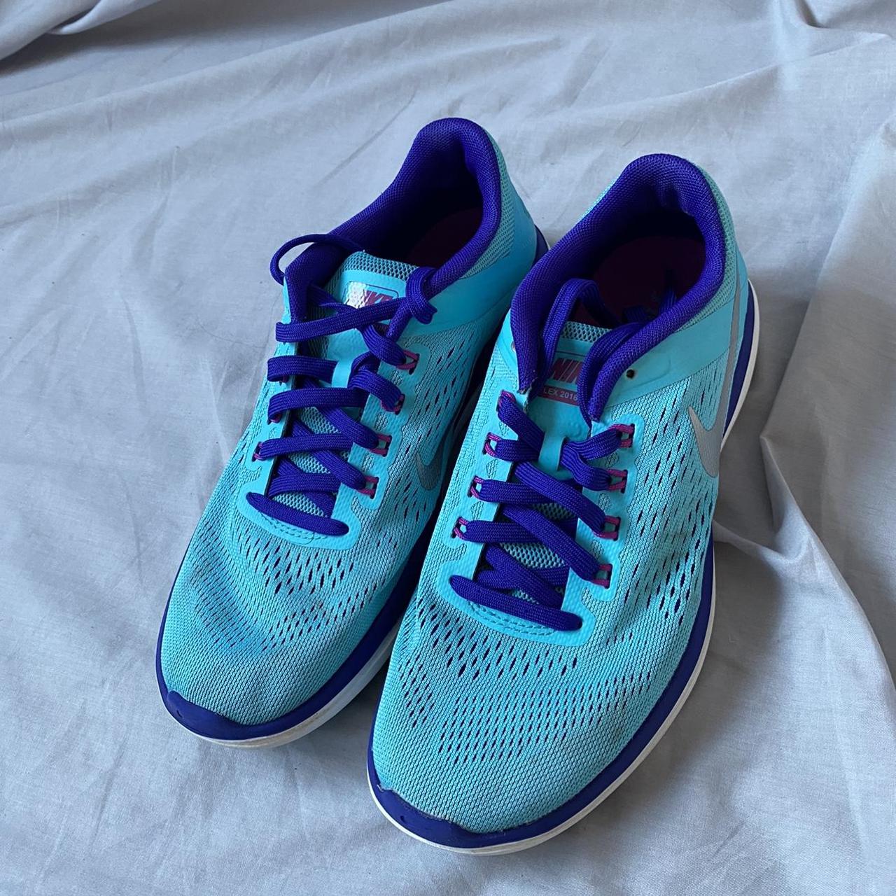 light blue nike trainers womens