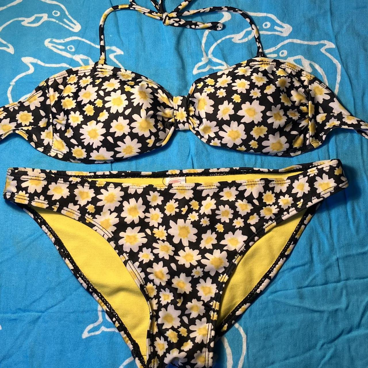 daisy halter neck bikini top and bottoms set Depop