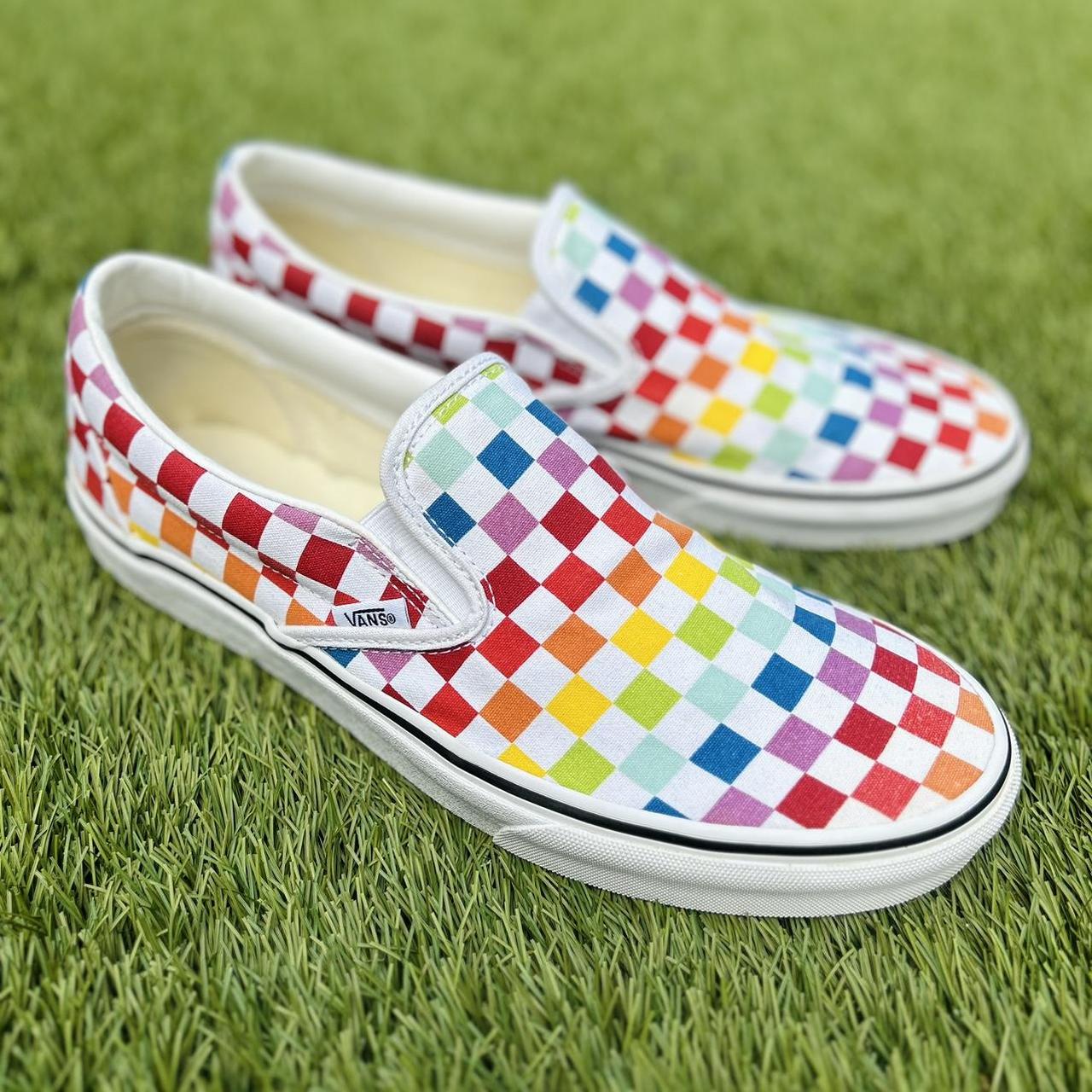 Slip on vans checkerboard discount rainbow