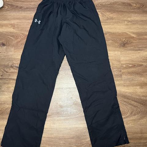 Black under armor parachute pants No size tag but - Depop