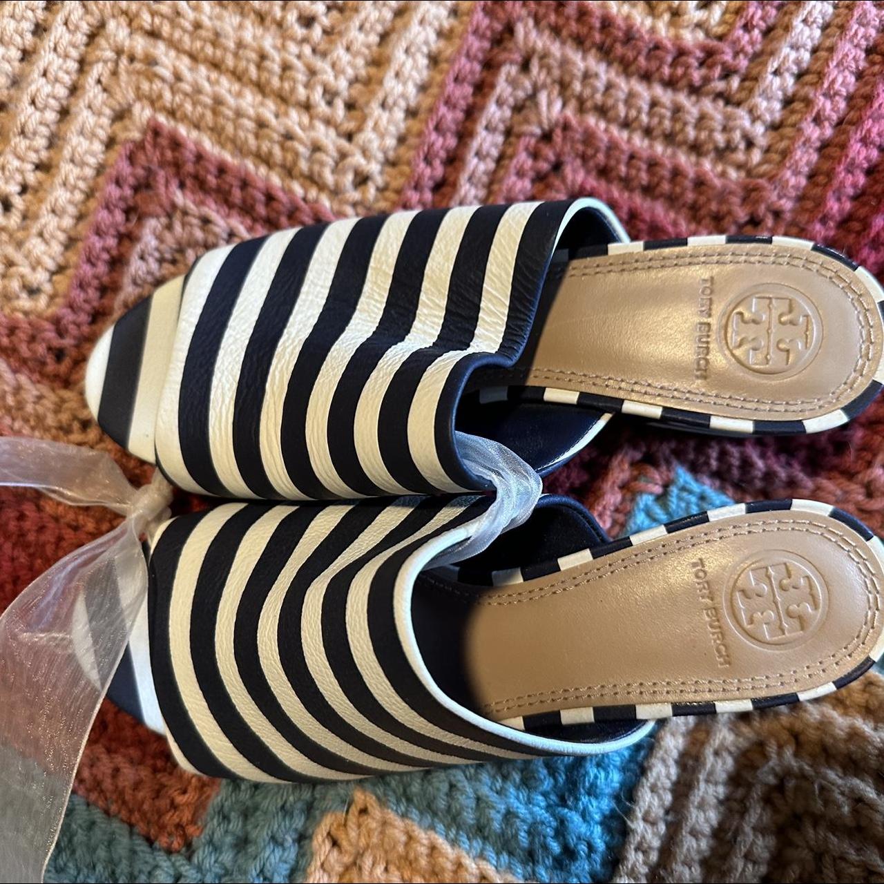 TORY BURCH: leather thong sandals - Gnawed Blue | TORY BURCH flat sandals  82649 online at GIGLIO.COM