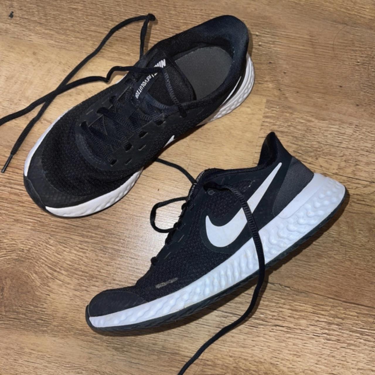 size 3 nike running trainers