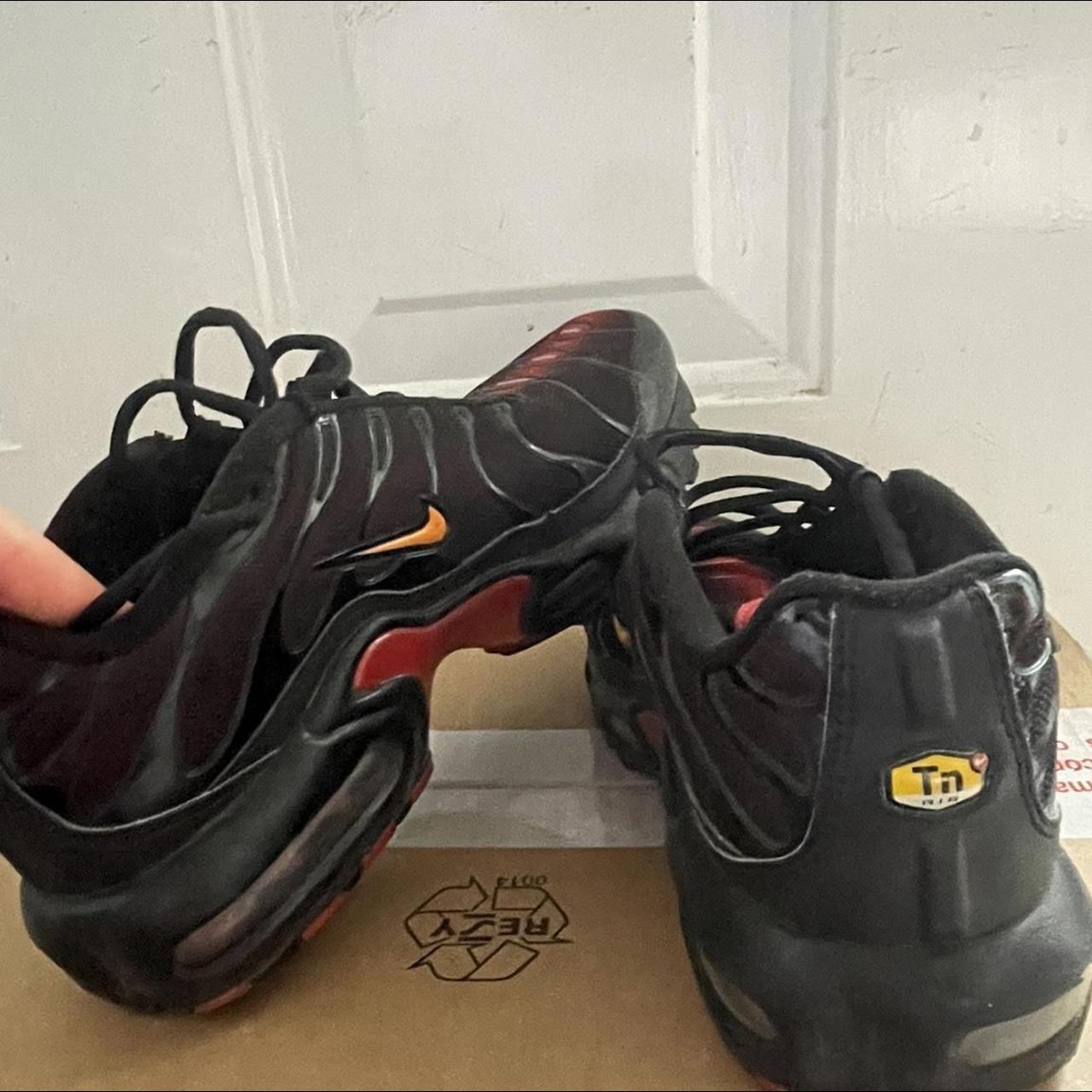 womens red tns