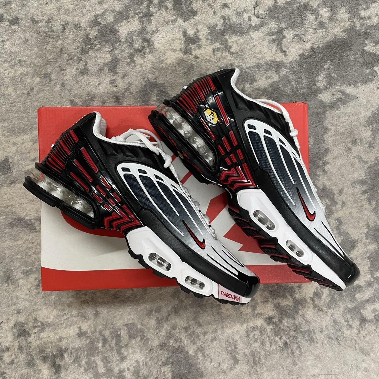 Nike Men's Red and Black Trainers | Depop