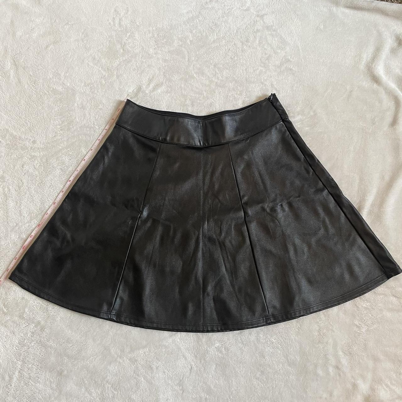 Skyline Black Leather Pleated Skirt | Isabelles's Cabinet