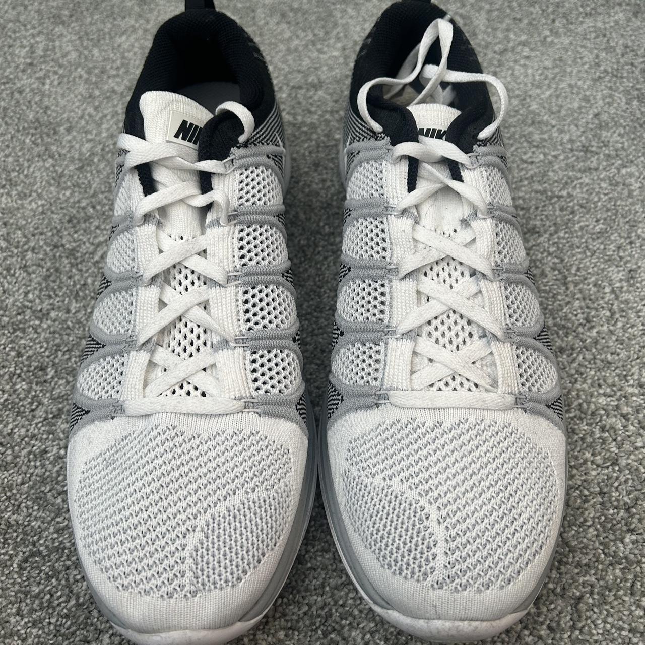 mens white and grey nike shoes