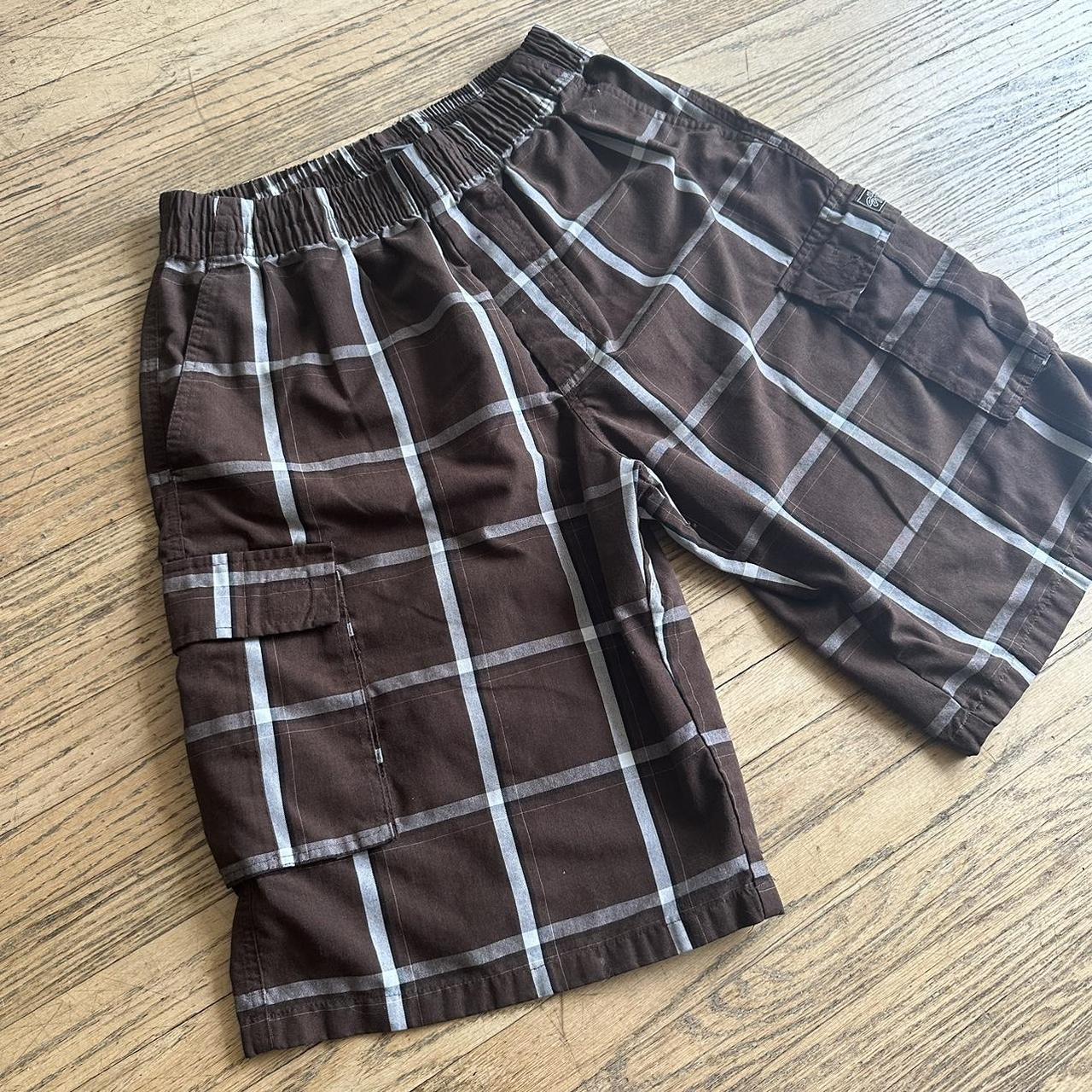 Shaka Wear Brown plaid cargo shorts , Size medium,...