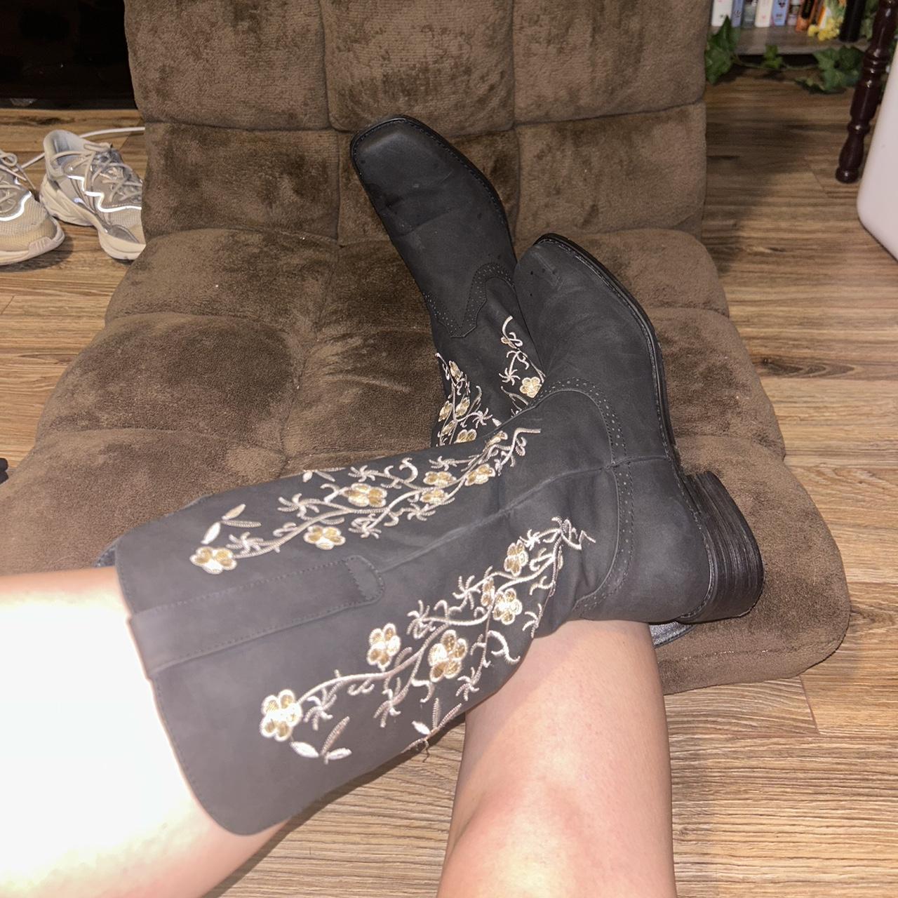 Bought these cowboy boots on Amazon and square toe... Depop