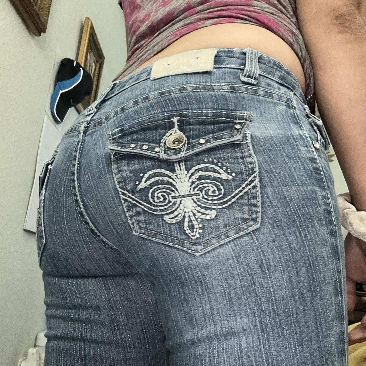 Miss me type jeans with cute back pockets💙 Size 1 - Depop
