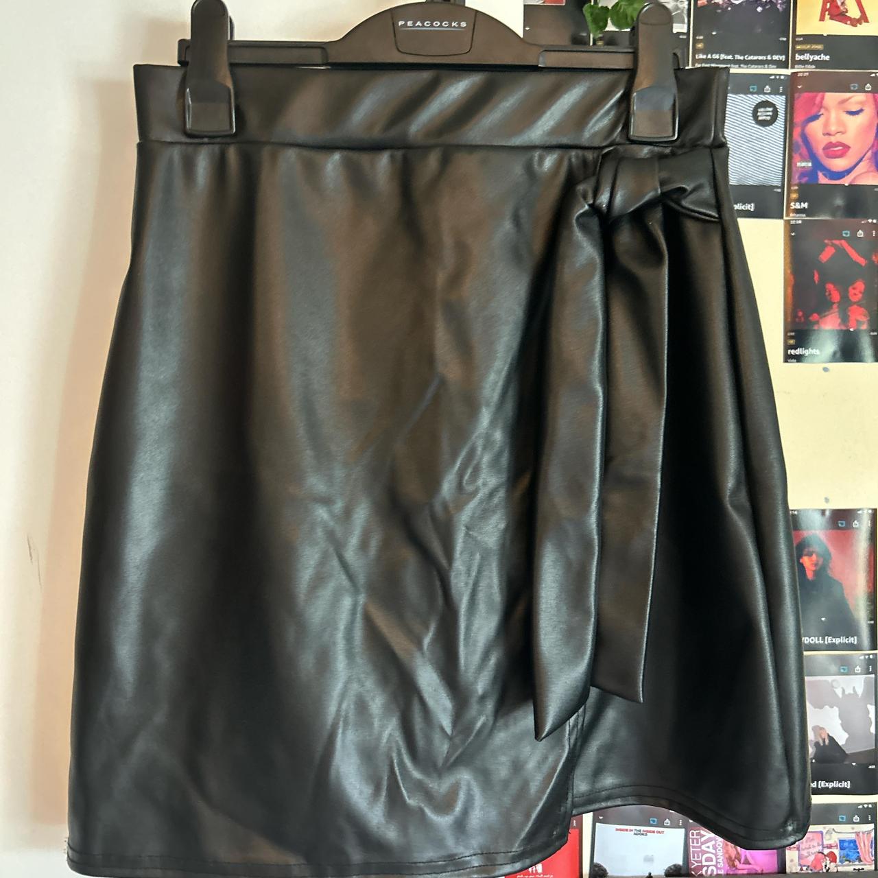 Black leather skirt quiz best sale