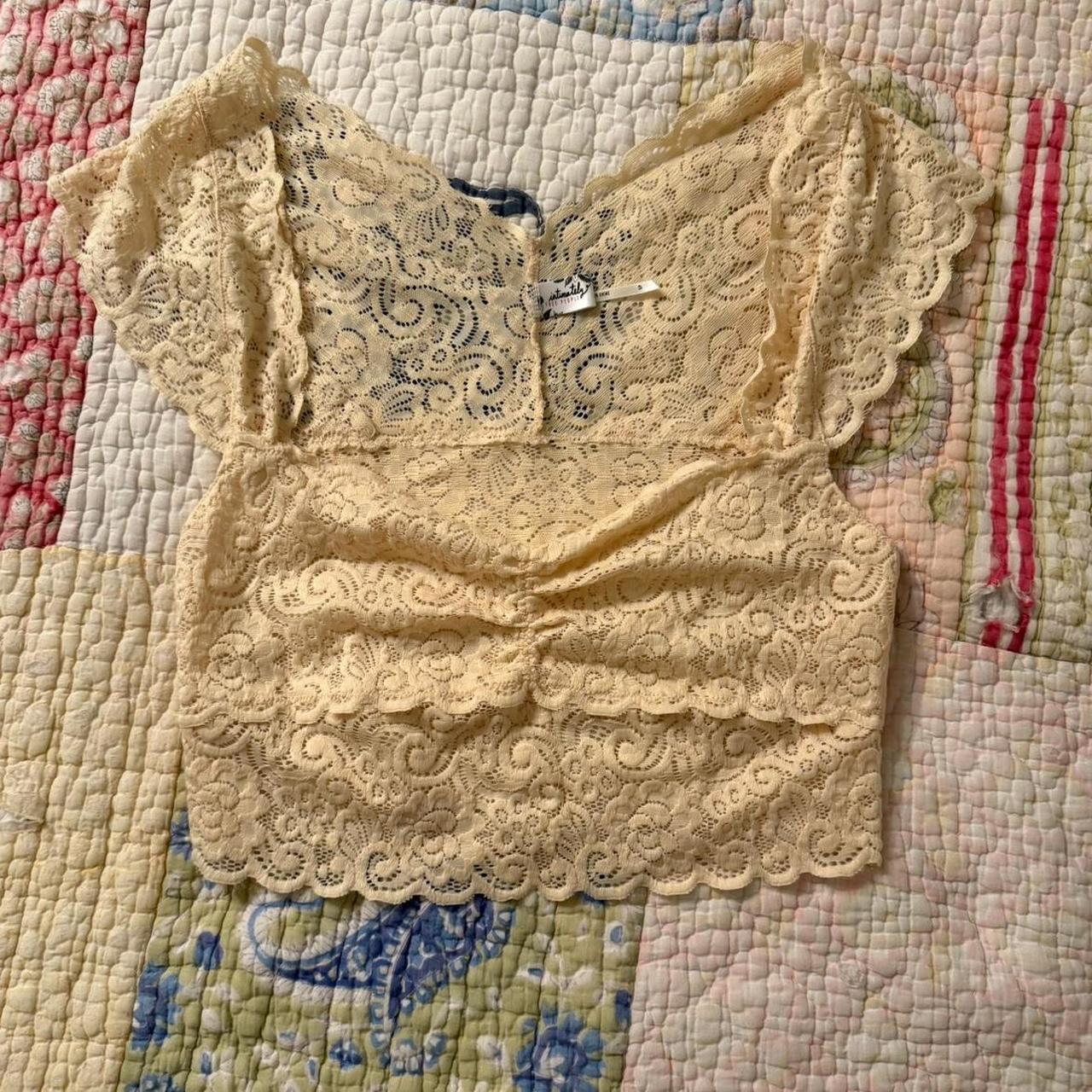 item listed by lyraaaaaaa