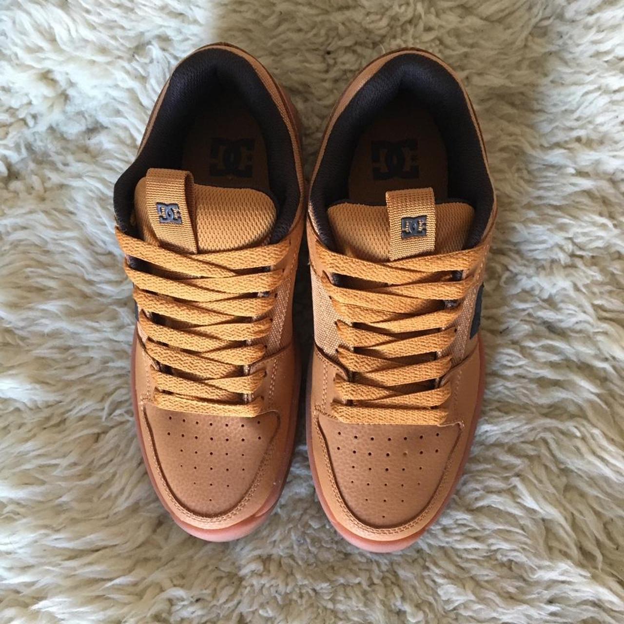 DC Shoes Men's Tan and Black Trainers | Depop