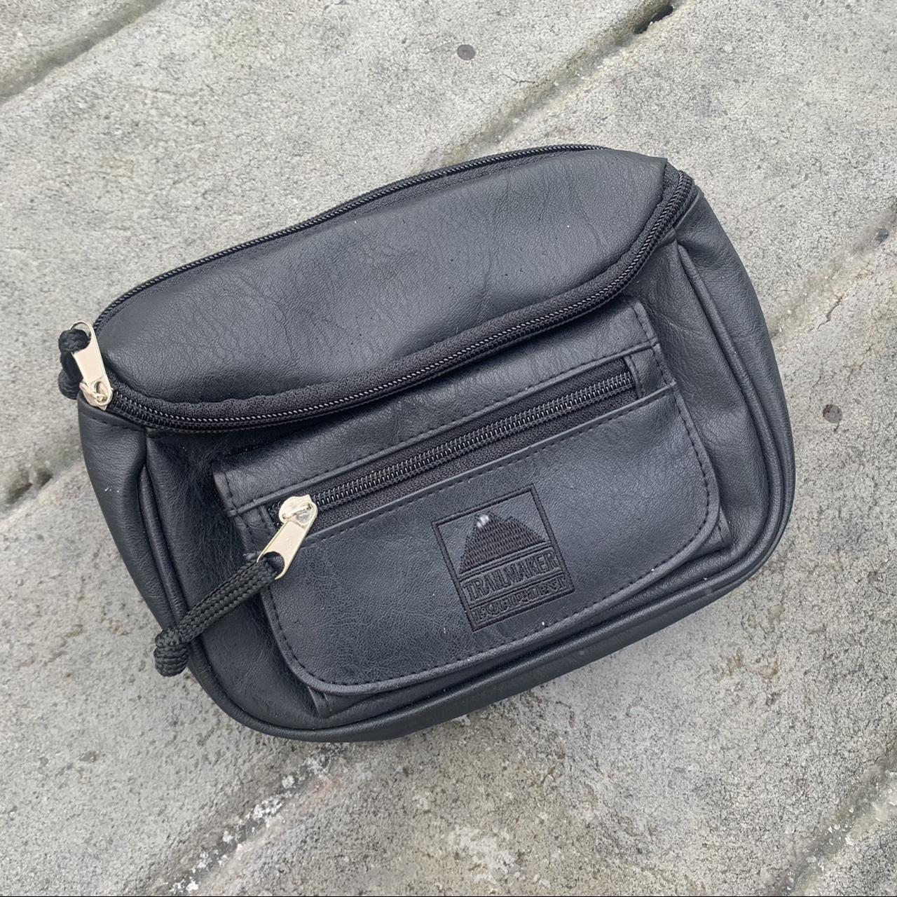 VANTAGE BLACK LEATHER RECTANGLE FANNY PACK This