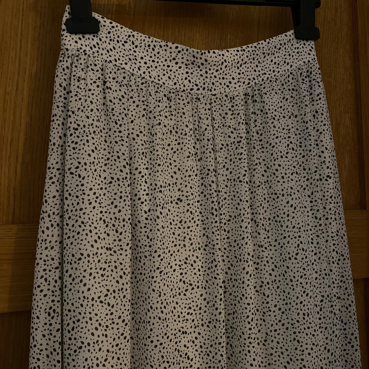 H&M Women's White and Black Skirt | Depop