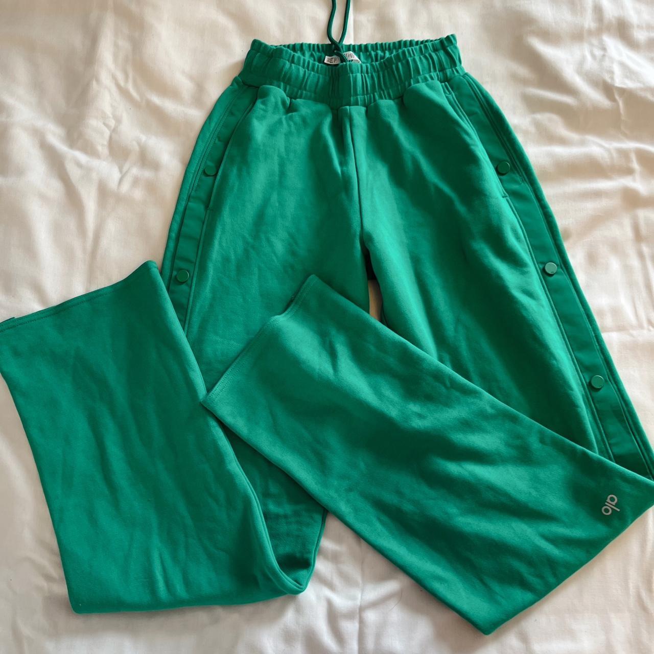 Alo Yoga Women's Green Joggerstracksuits Depop