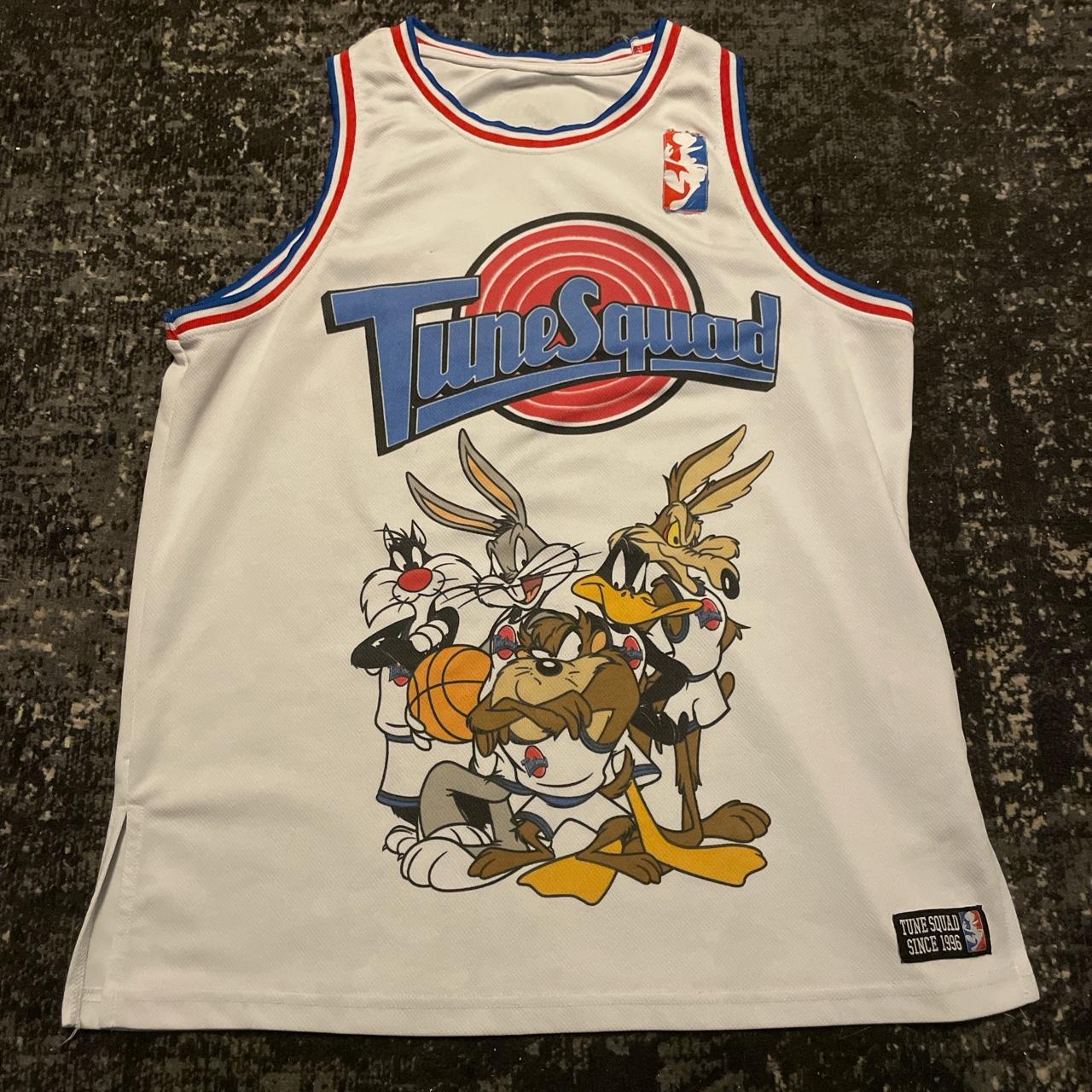 Size small looney tunes jersey - Depop