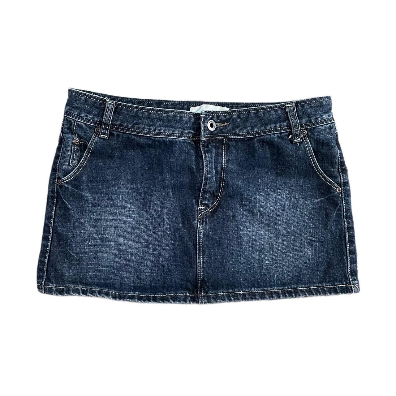 Y2k denim low rise mini skirt Size 7 Waist is 16”... - Depop