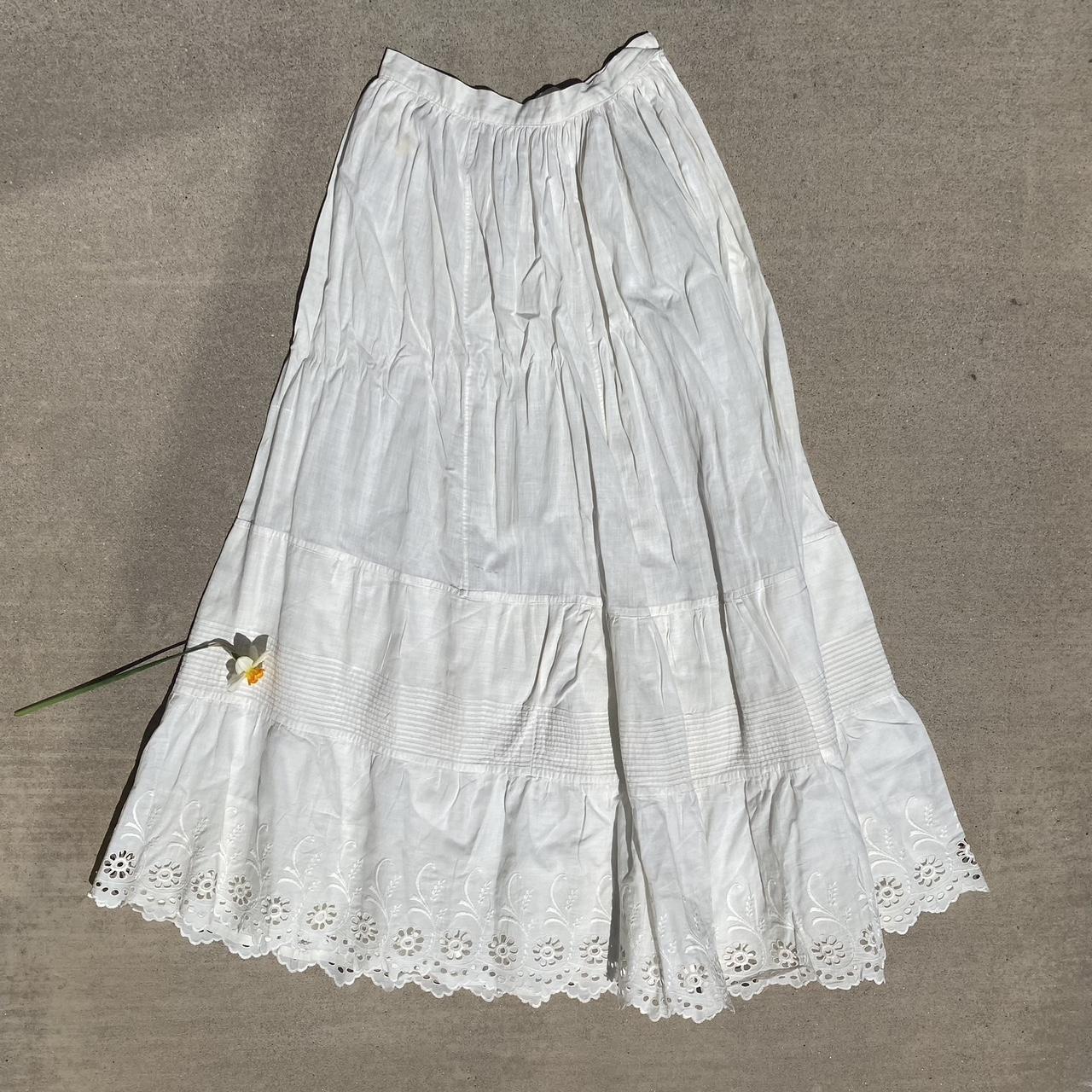 American Vintage Women's Cream and White Skirt | Depop