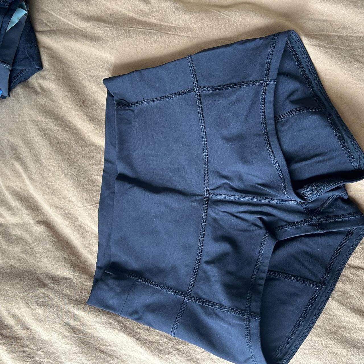 Lululemon booty shorts Size 12 - Depop