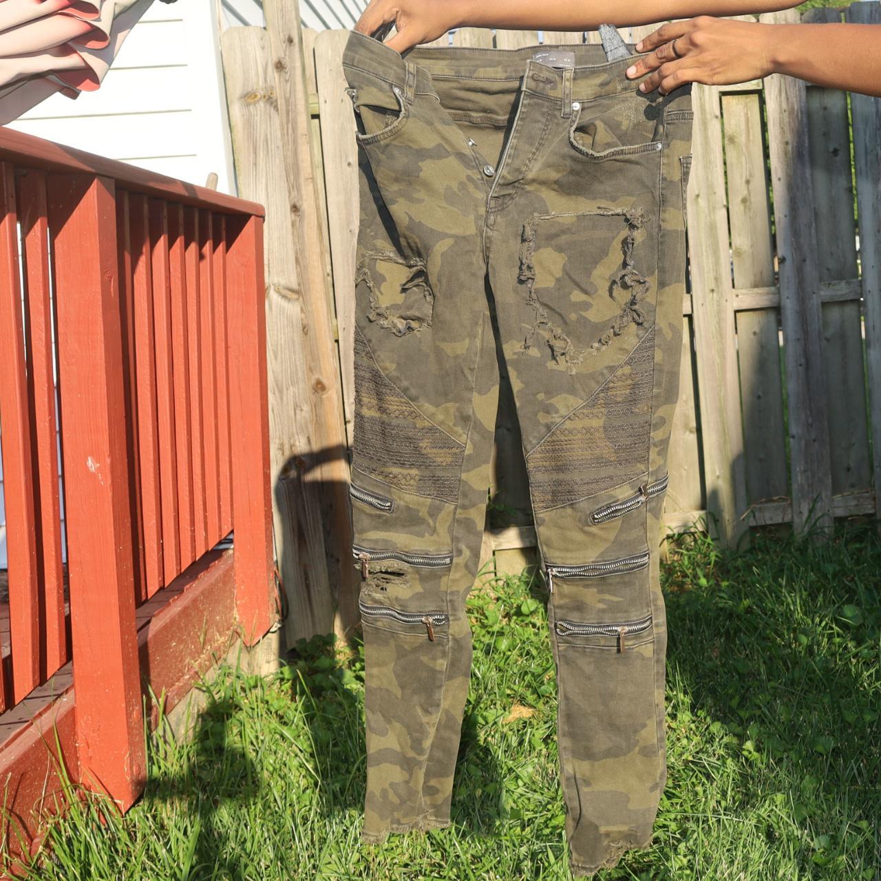 Camouflage 2024 jeans zara